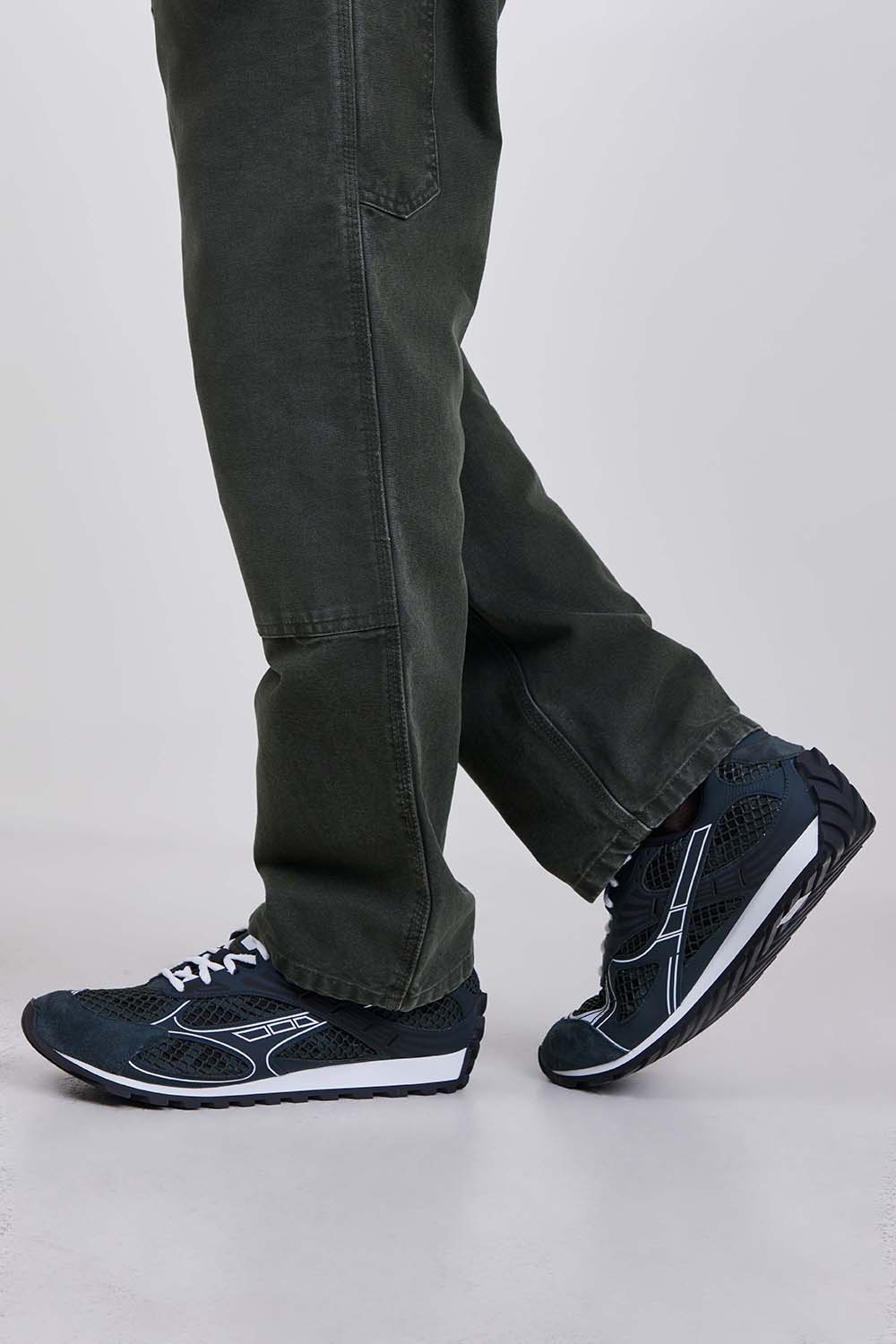 תמונת כל הלוק של נעלי סניקרס אורביט